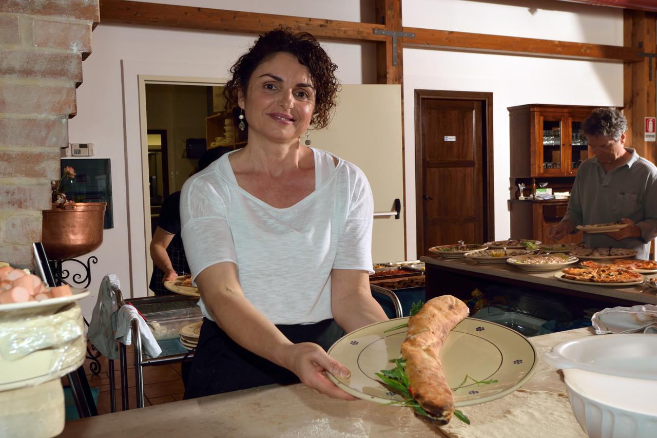 Agriturismo Torre Dei Preti ペスキチ エクステリア 写真