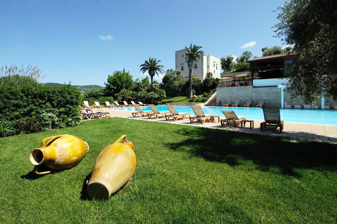 Agriturismo Torre Dei Preti ペスキチ エクステリア 写真